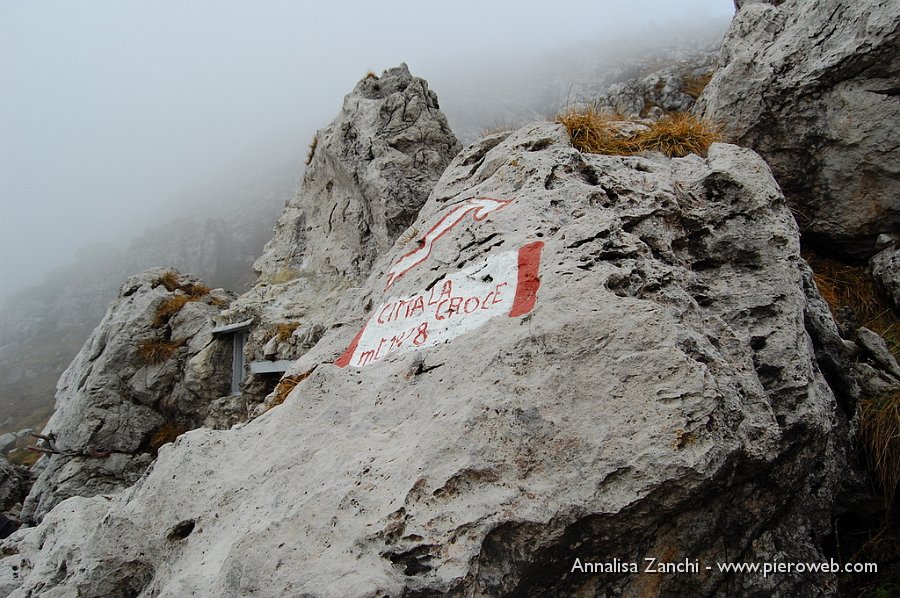 24 Indicazione per cima la Croce.JPG